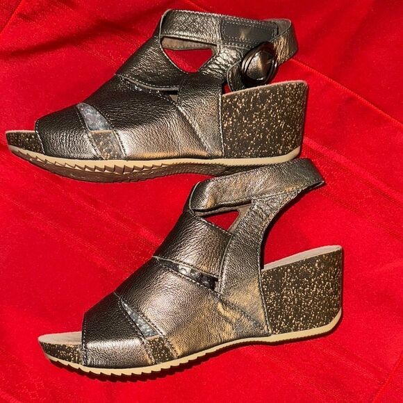 DANSKO Metallic Bronze Open-Toe Wedge Sandals Size 36 - Picture 8 of 11